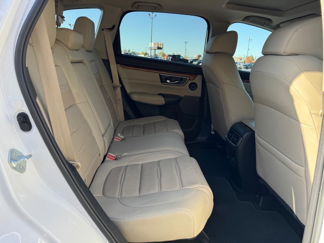 Honda CR-V Hybrid Vehicle Full-screen Gallery Image 10