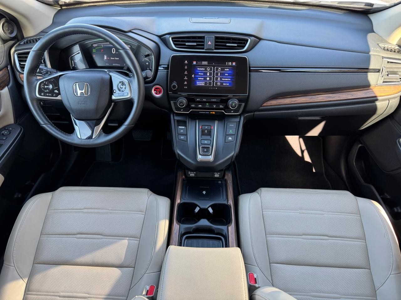 Honda CR-V Hybrid Vehicle Full-screen Gallery Image 11