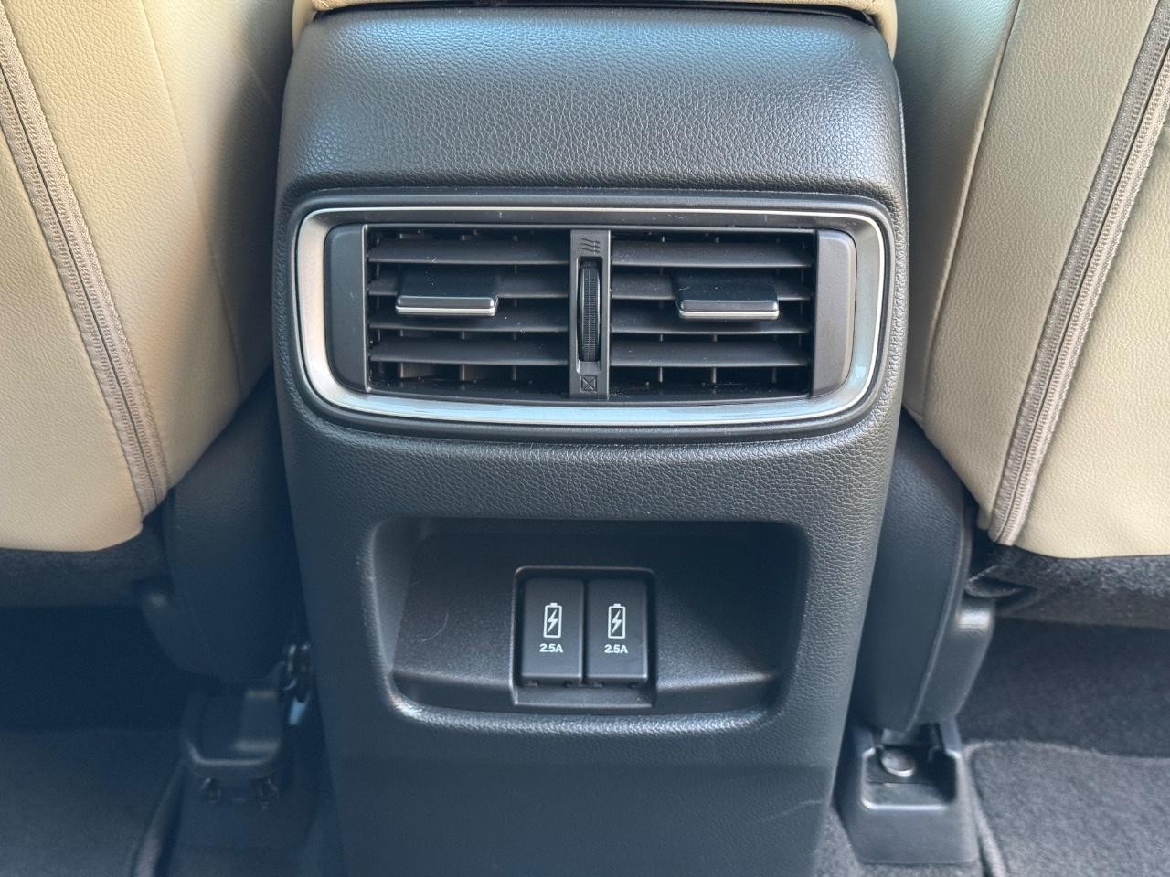 Honda CR-V Hybrid Vehicle Full-screen Gallery Image 15