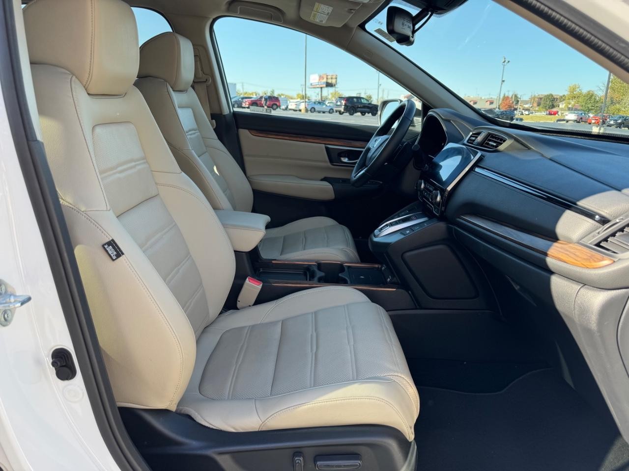 Honda CR-V Hybrid Vehicle Full-screen Gallery Image 16