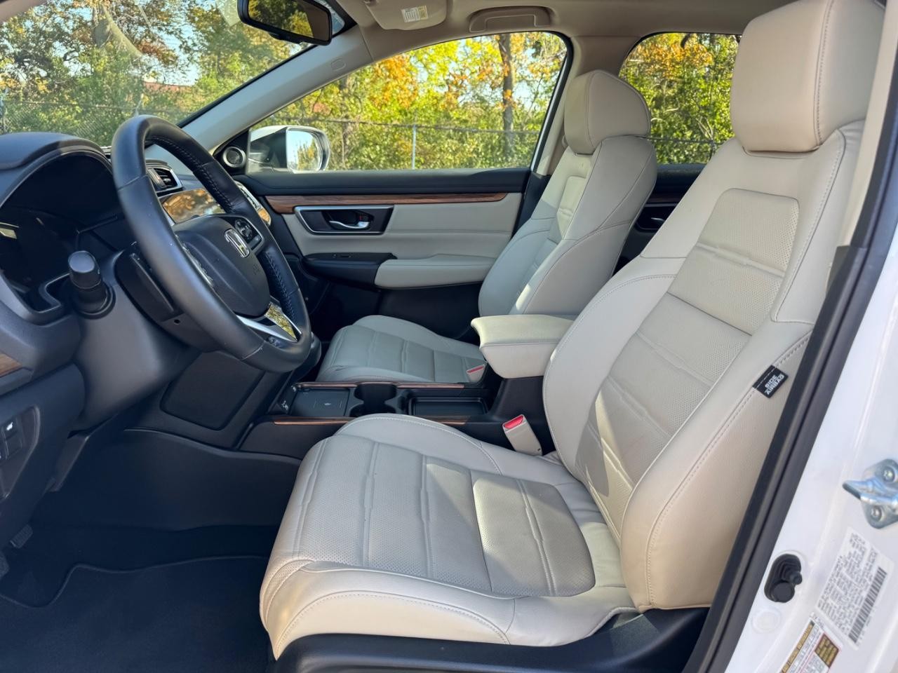 Honda CR-V Hybrid Vehicle Full-screen Gallery Image 17