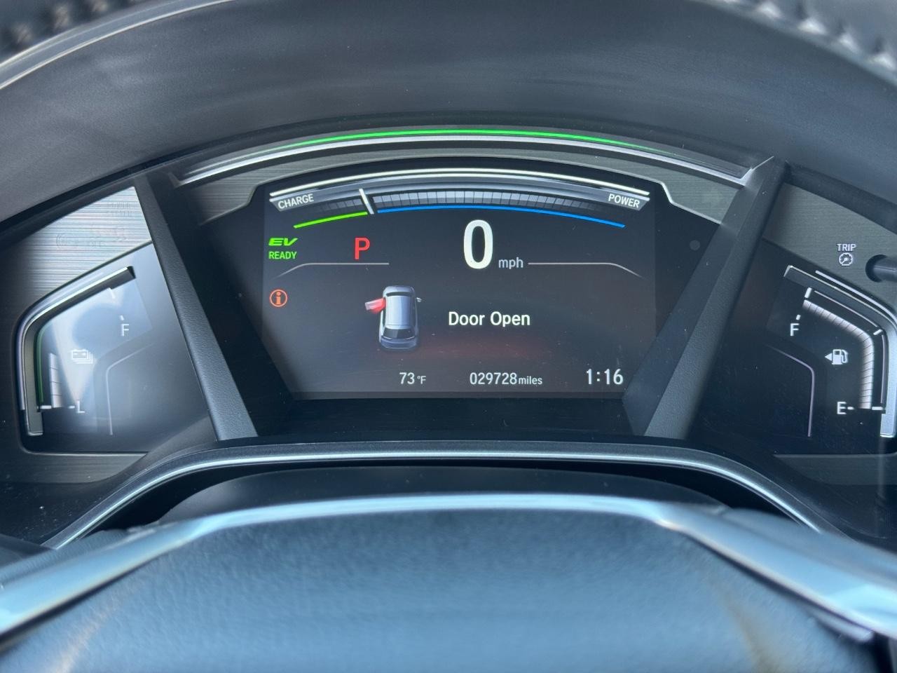 Honda CR-V Hybrid Vehicle Full-screen Gallery Image 19