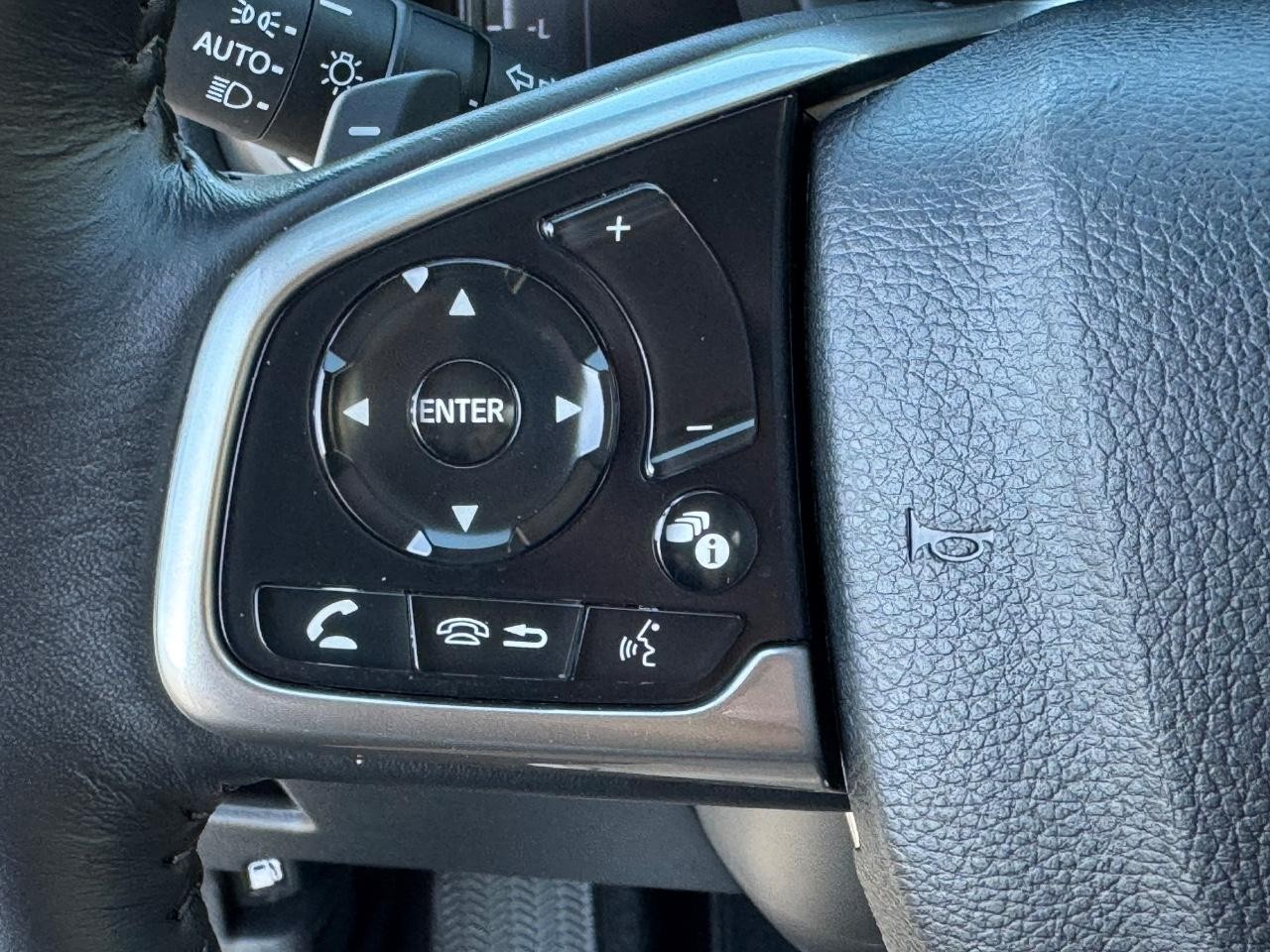 Honda CR-V Hybrid Vehicle Full-screen Gallery Image 20