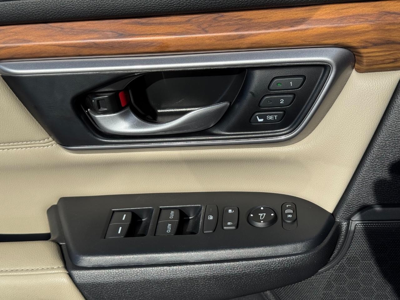 Honda CR-V Hybrid Vehicle Full-screen Gallery Image 25