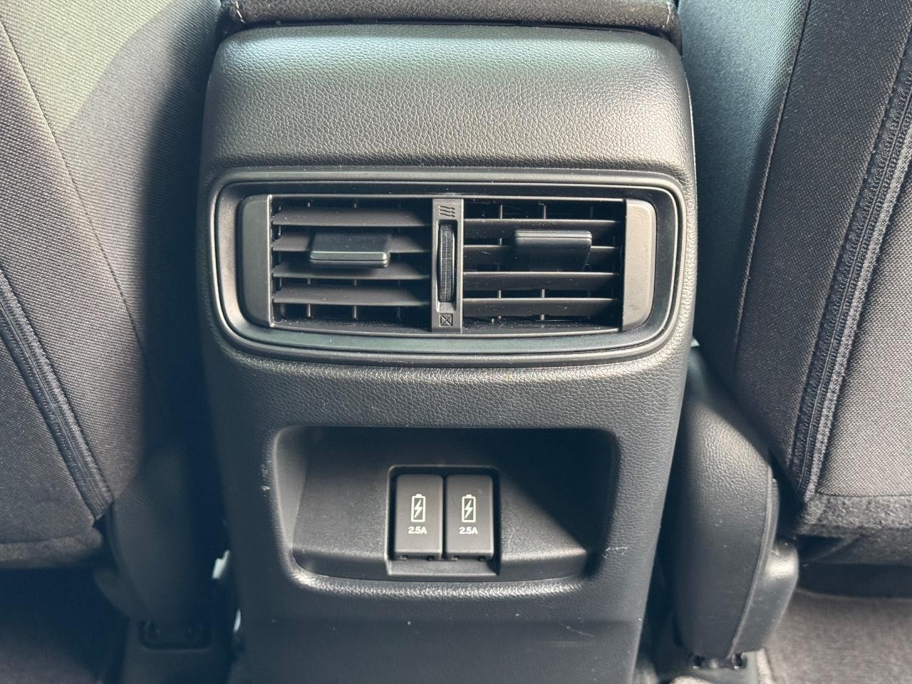 Honda CR-V Vehicle Full-screen Gallery Image 15