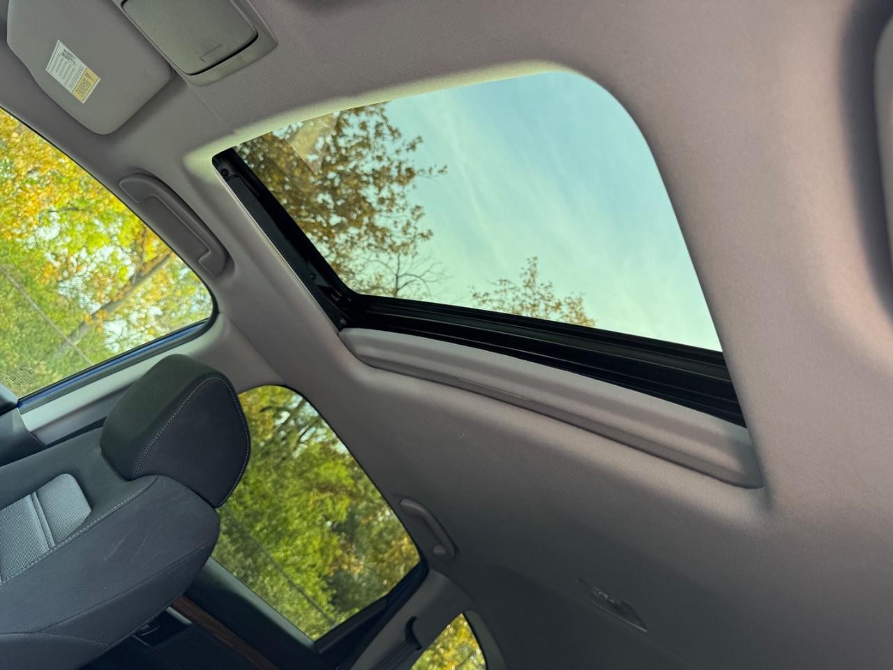 Honda CR-V Vehicle Full-screen Gallery Image 18