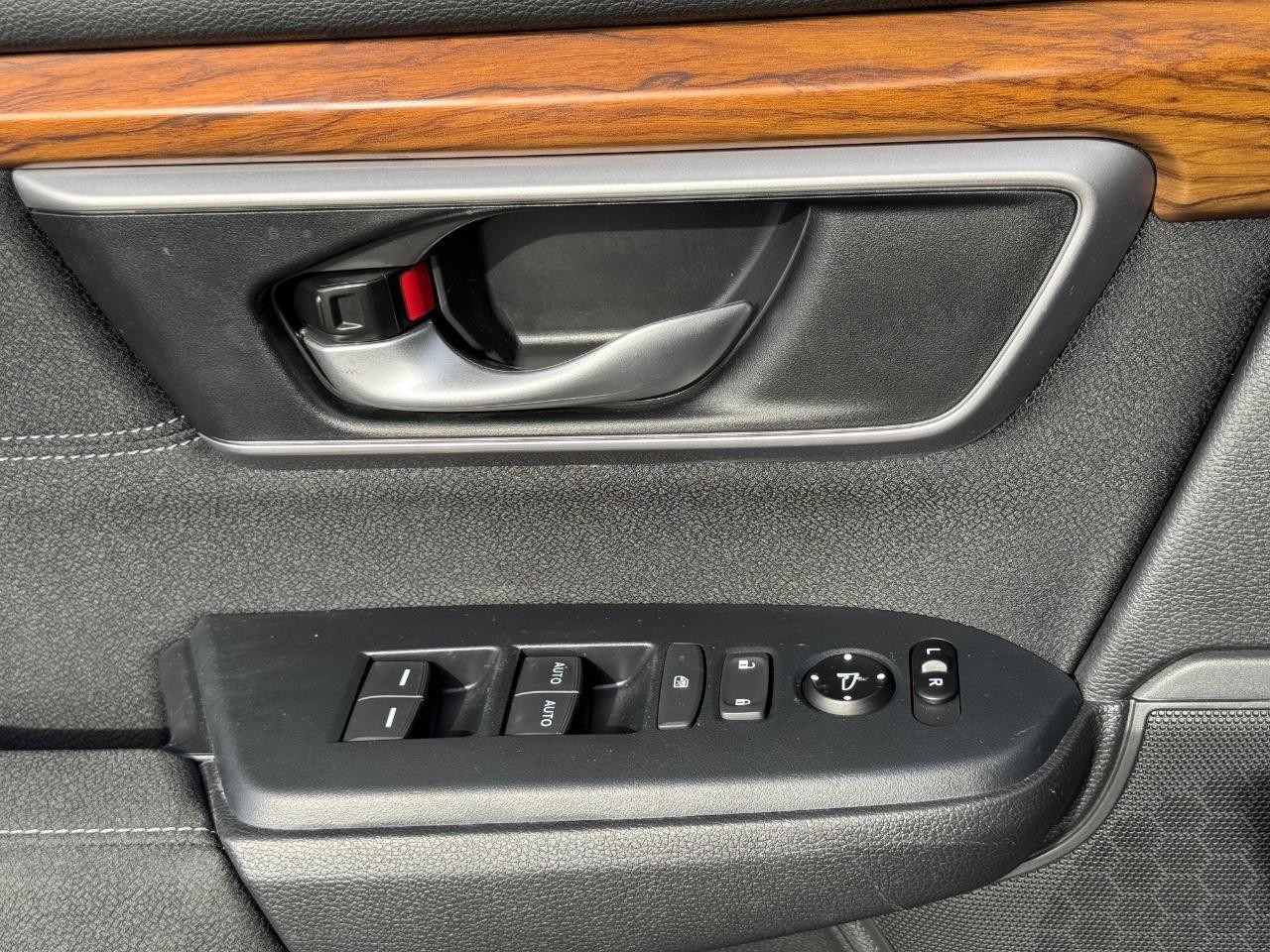 Honda CR-V Vehicle Full-screen Gallery Image 24