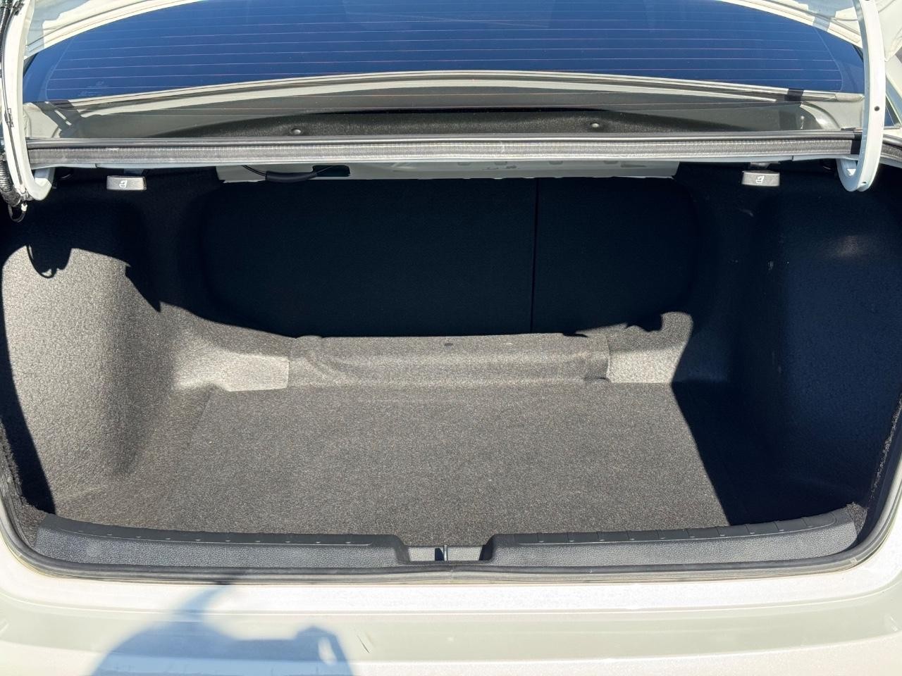 Honda Civic Sedan Vehicle Full-screen Gallery Image 04