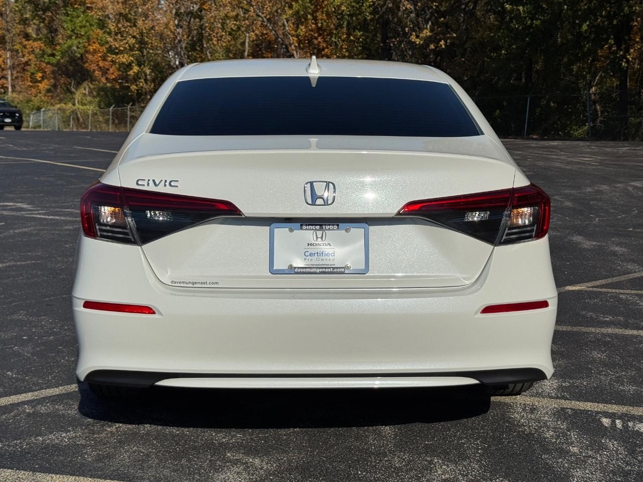 Honda Civic Sedan Vehicle Full-screen Gallery Image 05
