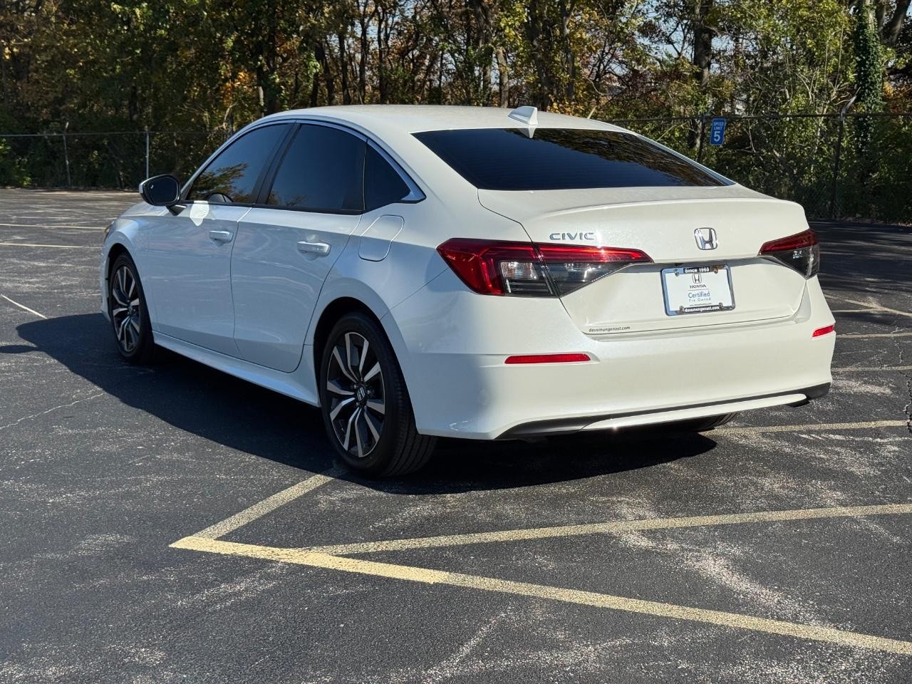 Honda Civic Sedan Vehicle Full-screen Gallery Image 06