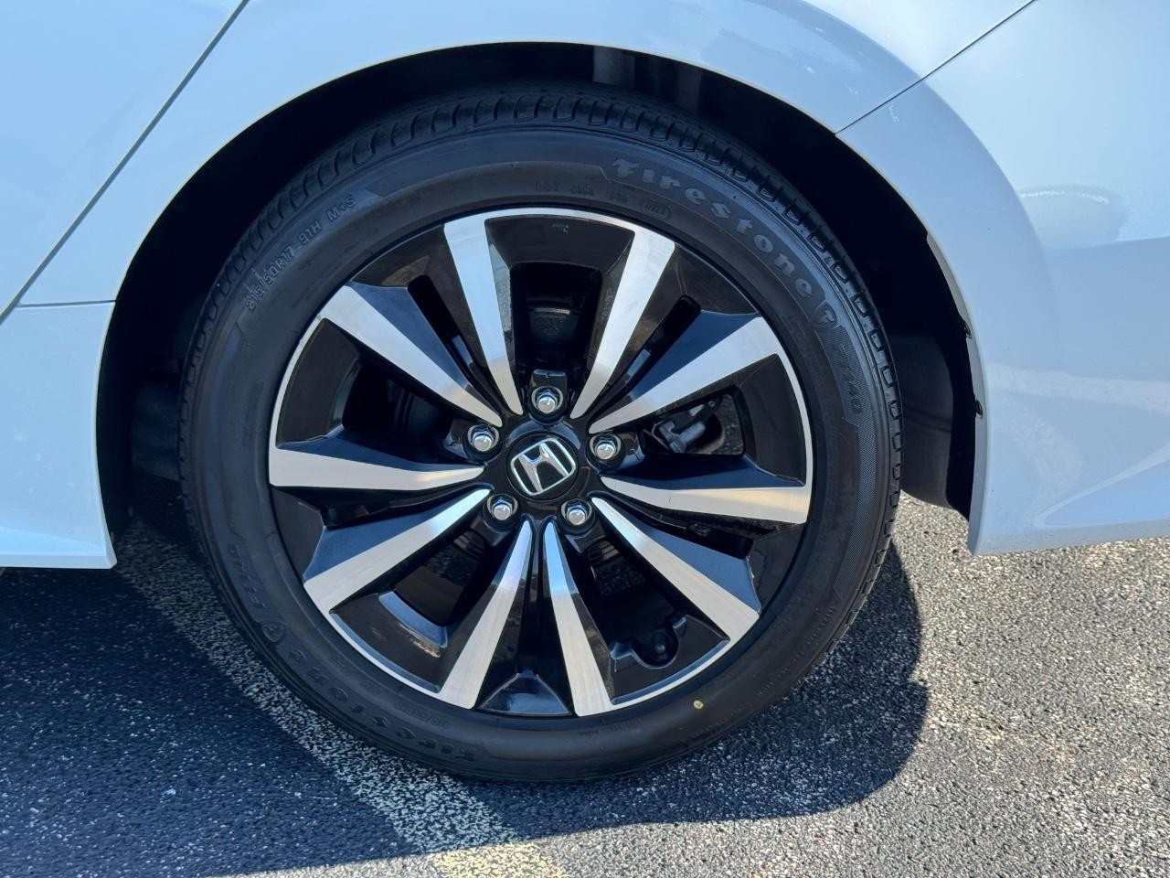 Honda Civic Sedan Vehicle Full-screen Gallery Image 07