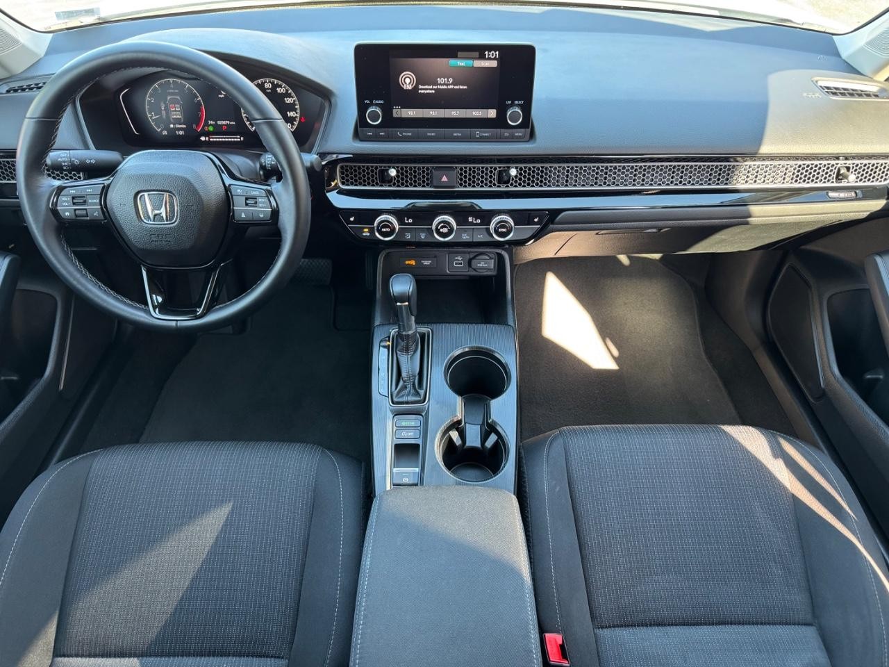 Honda Civic Sedan Vehicle Full-screen Gallery Image 11