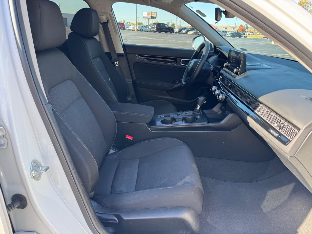 Honda Civic Sedan Vehicle Full-screen Gallery Image 16