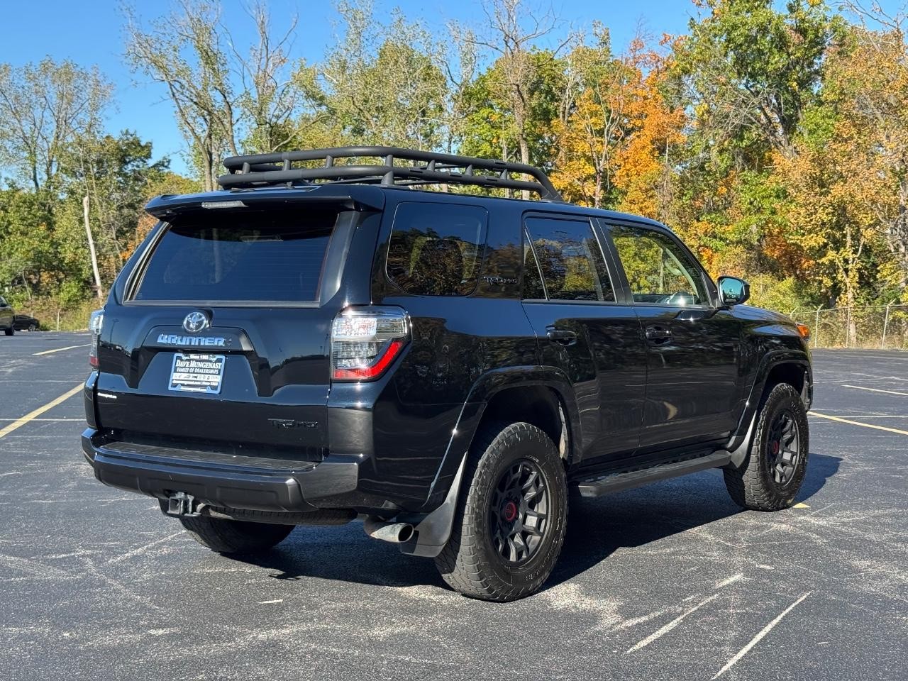 Toyota 4Runner Vehicle Full-screen Gallery Image 03