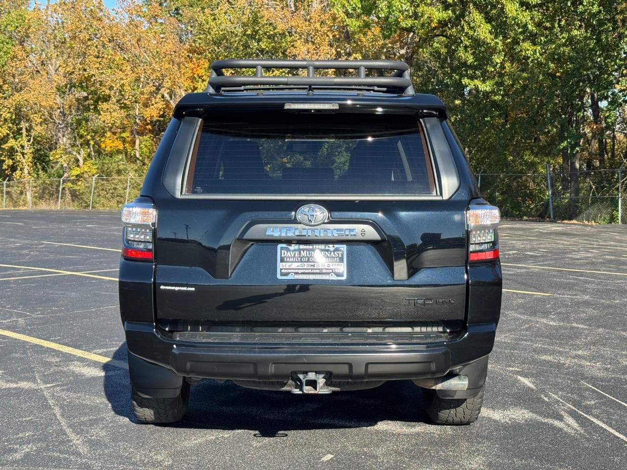 Toyota 4Runner Vehicle Full-screen Gallery Image 05