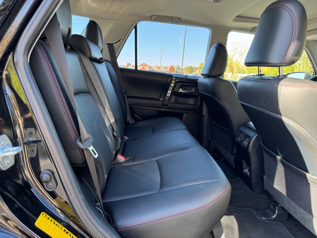 Toyota 4Runner Vehicle Full-screen Gallery Image 10