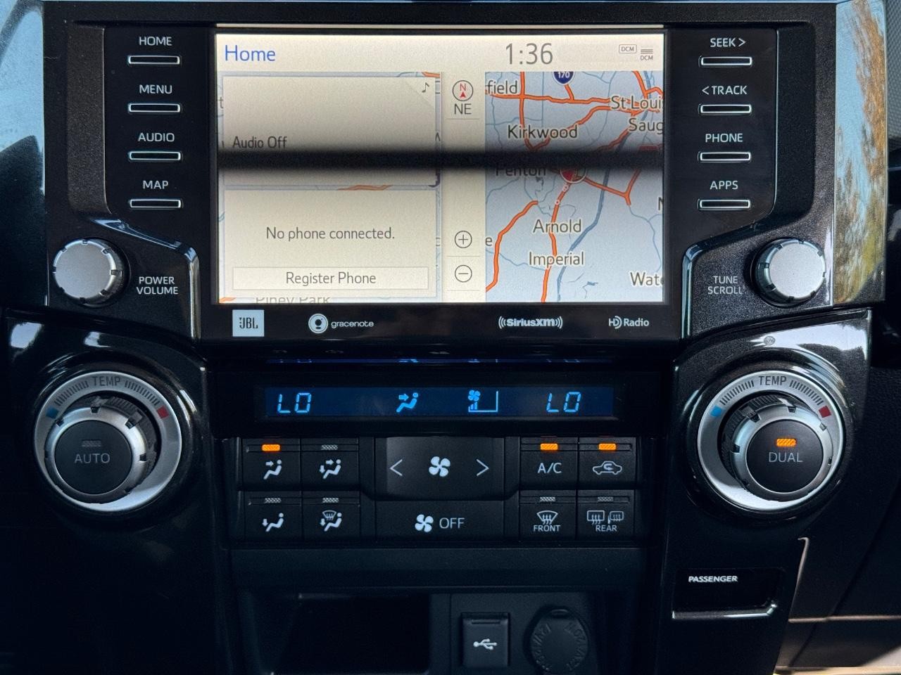 Toyota 4Runner Vehicle Full-screen Gallery Image 13