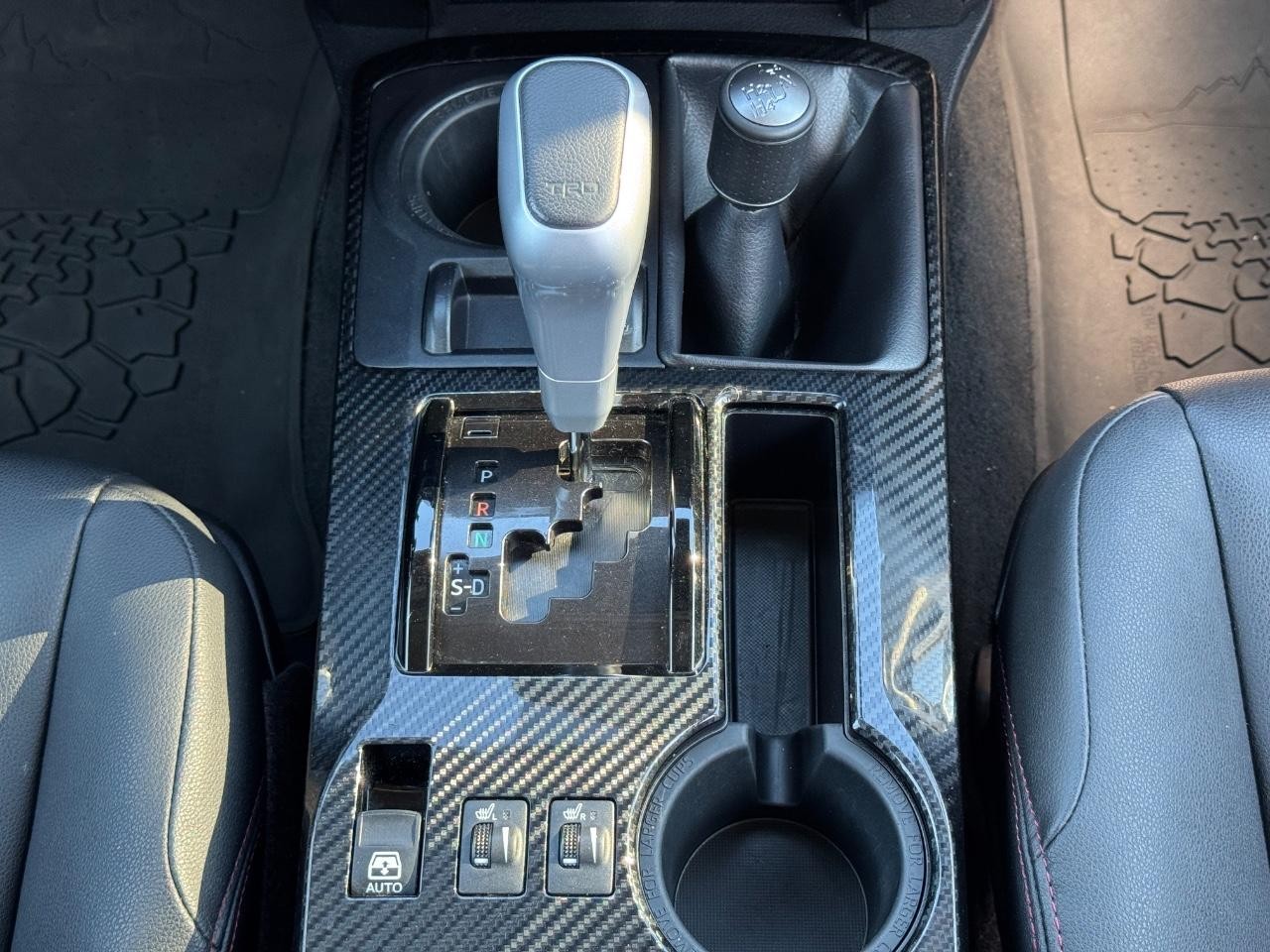 Toyota 4Runner Vehicle Full-screen Gallery Image 14