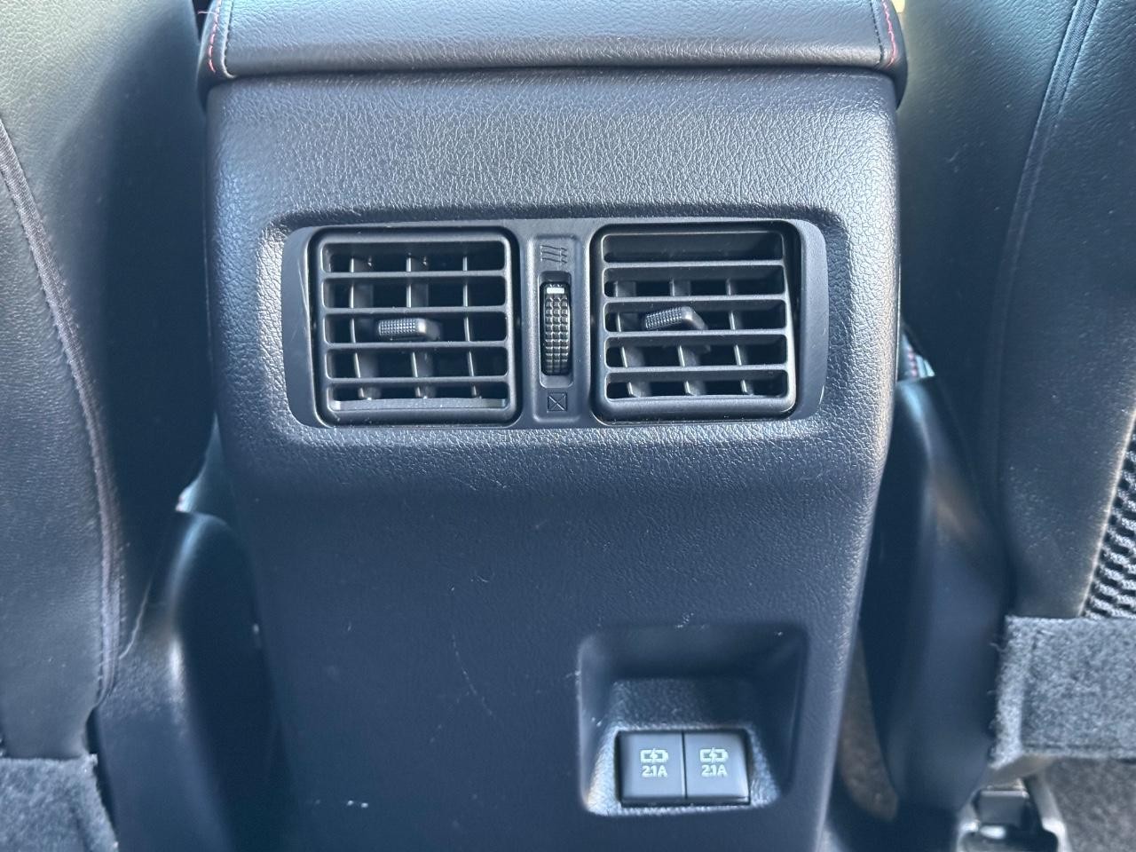 Toyota 4Runner Vehicle Full-screen Gallery Image 15