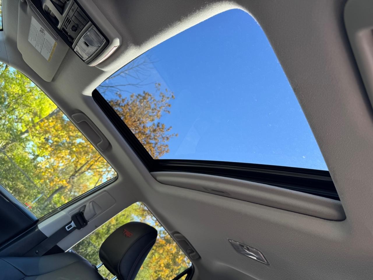 Toyota 4Runner Vehicle Full-screen Gallery Image 18