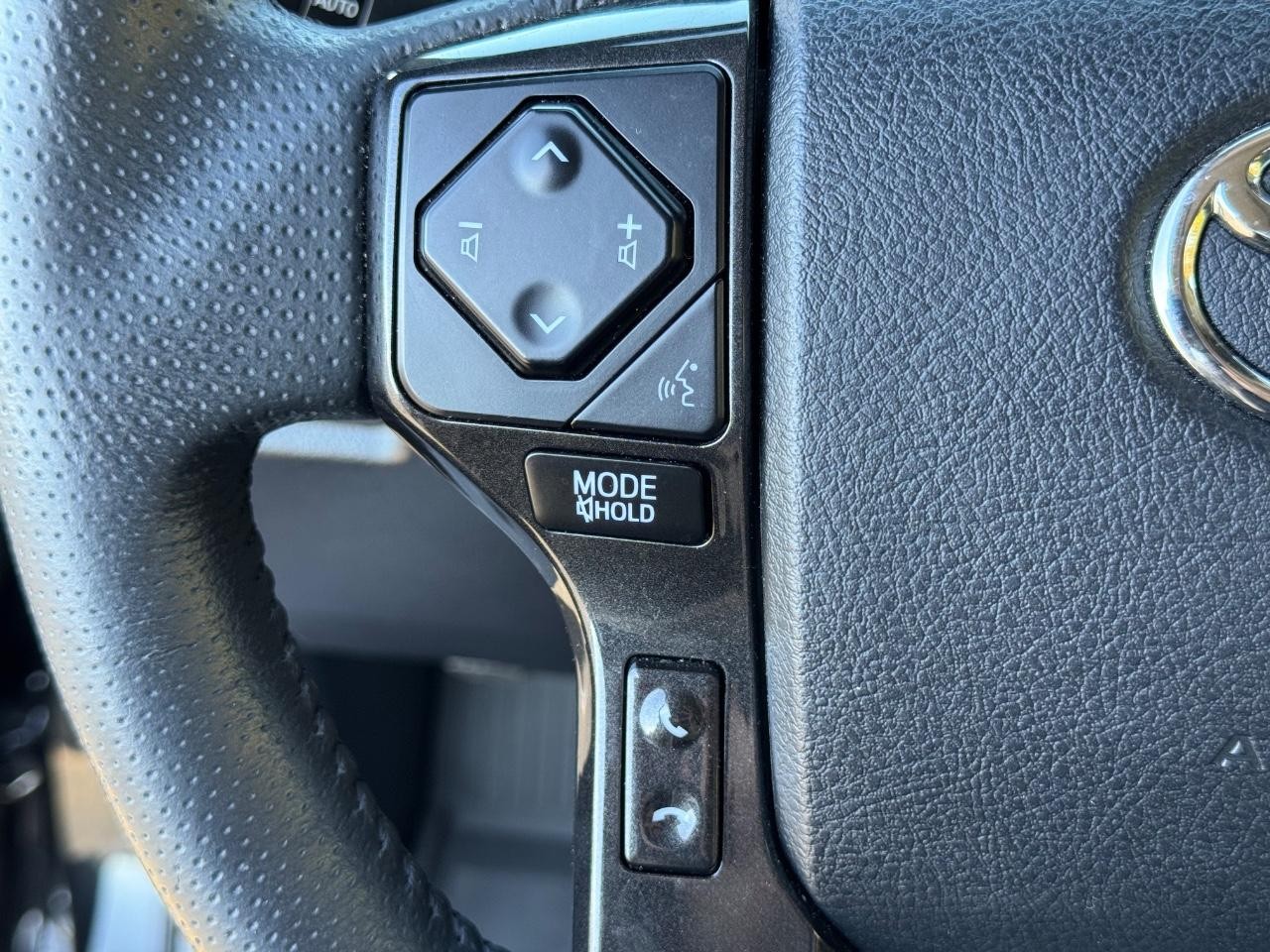 Toyota 4Runner Vehicle Full-screen Gallery Image 20