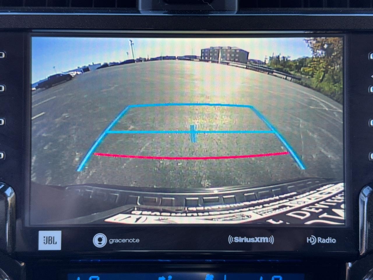 Toyota 4Runner Vehicle Full-screen Gallery Image 23