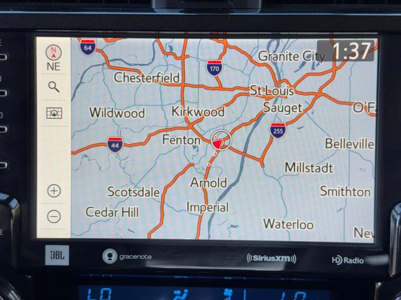 Toyota 4Runner Vehicle Full-screen Gallery Image 24