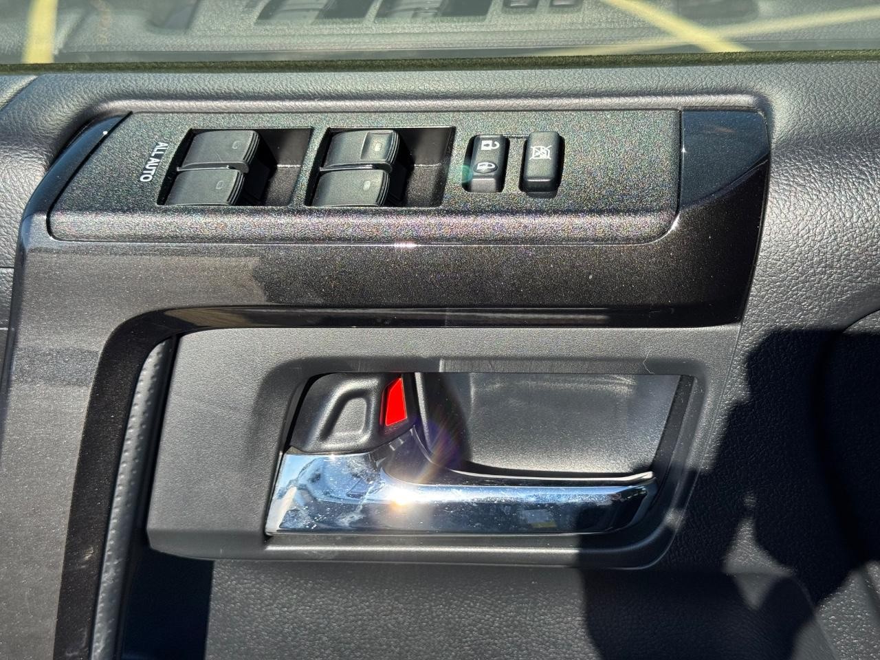 Toyota 4Runner Vehicle Full-screen Gallery Image 25