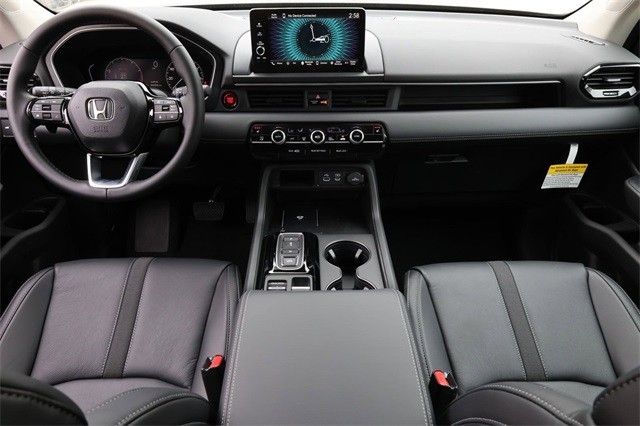 Honda Pilot Vehicle Full-screen Gallery Image 12