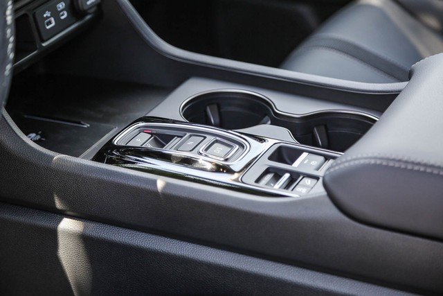 Honda Pilot Vehicle Full-screen Gallery Image 17