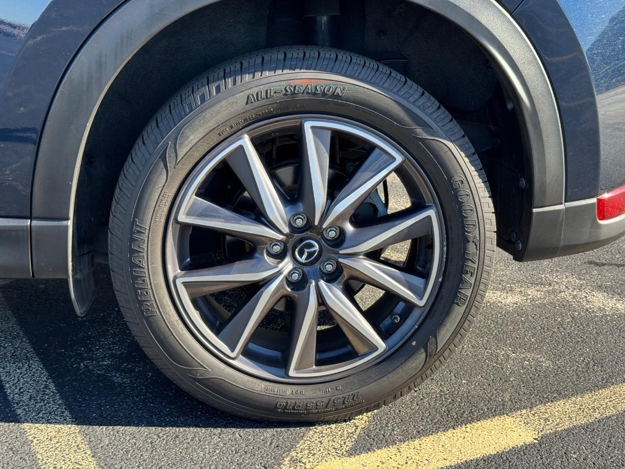 Mazda CX-5 Vehicle Full-screen Gallery Image 07