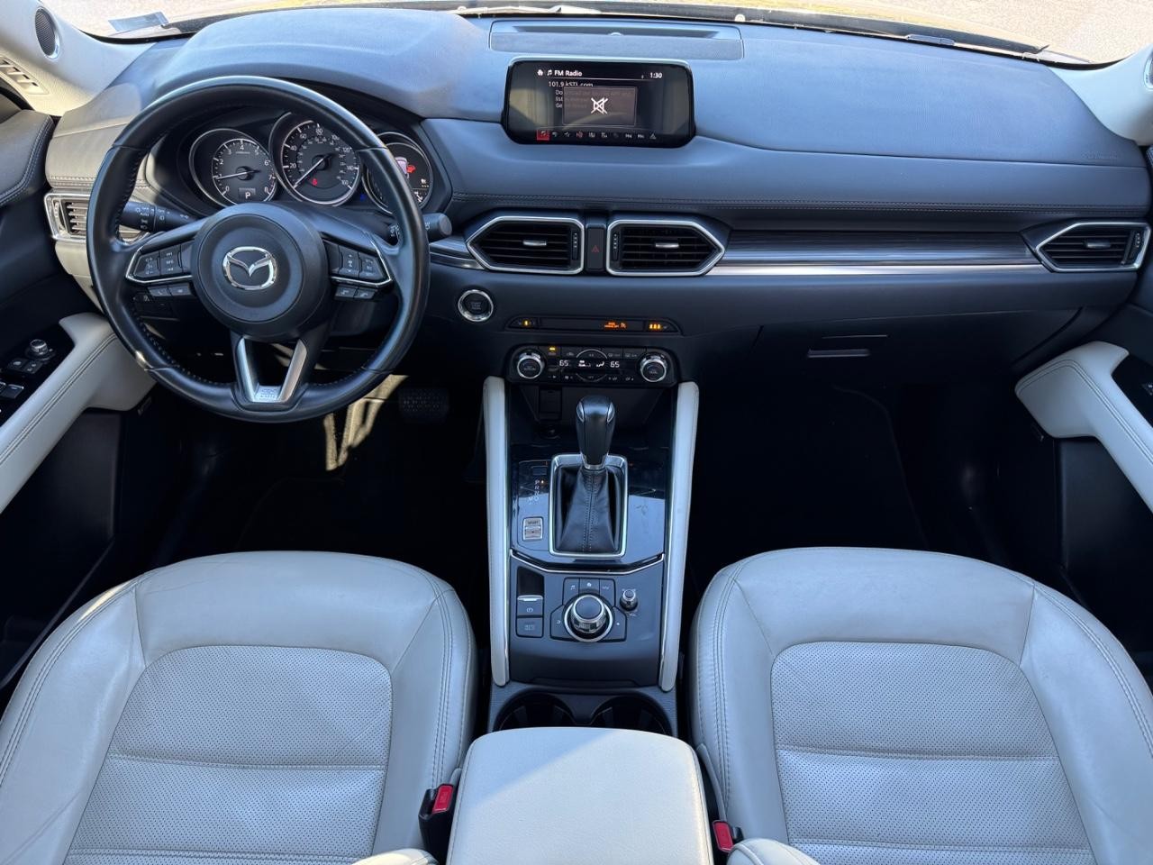 Mazda CX-5 Vehicle Full-screen Gallery Image 11