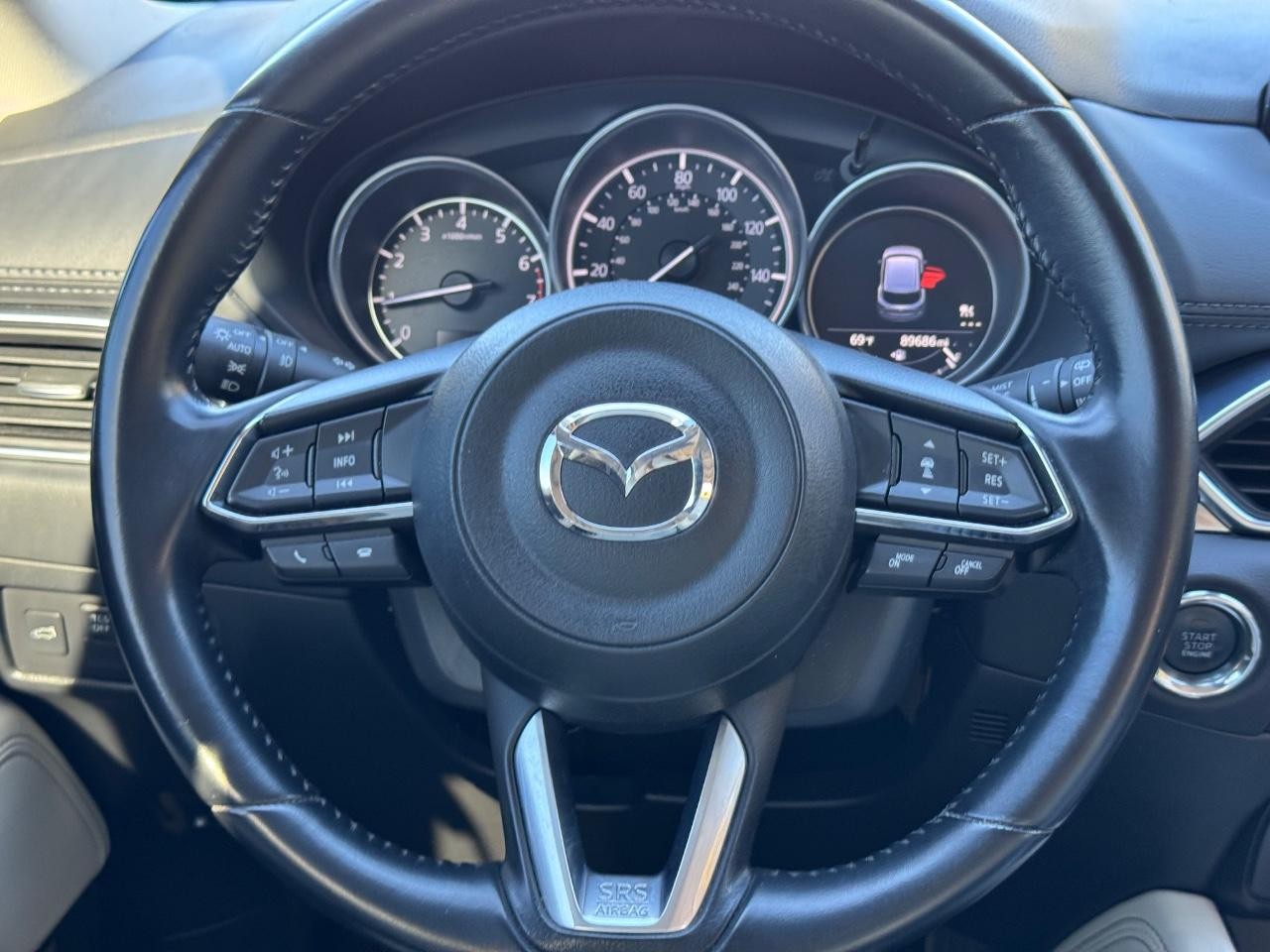 Mazda CX-5 Vehicle Full-screen Gallery Image 12