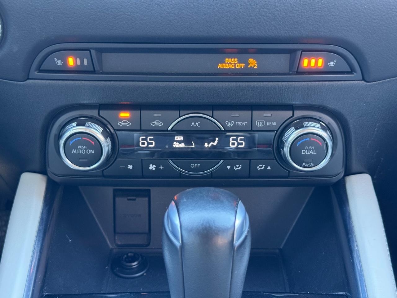 Mazda CX-5 Vehicle Full-screen Gallery Image 14