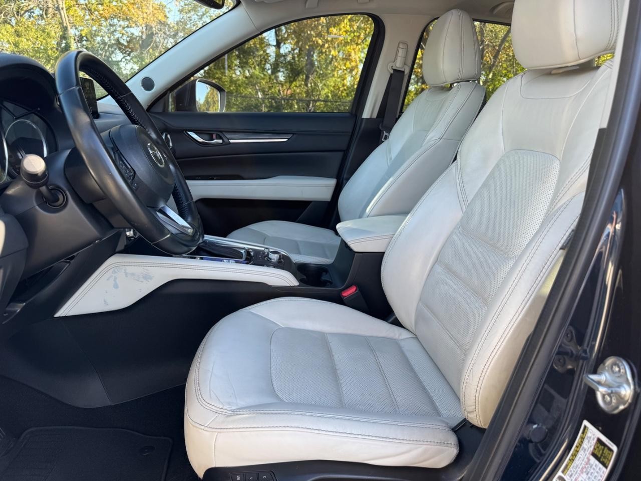 Mazda CX-5 Vehicle Full-screen Gallery Image 18