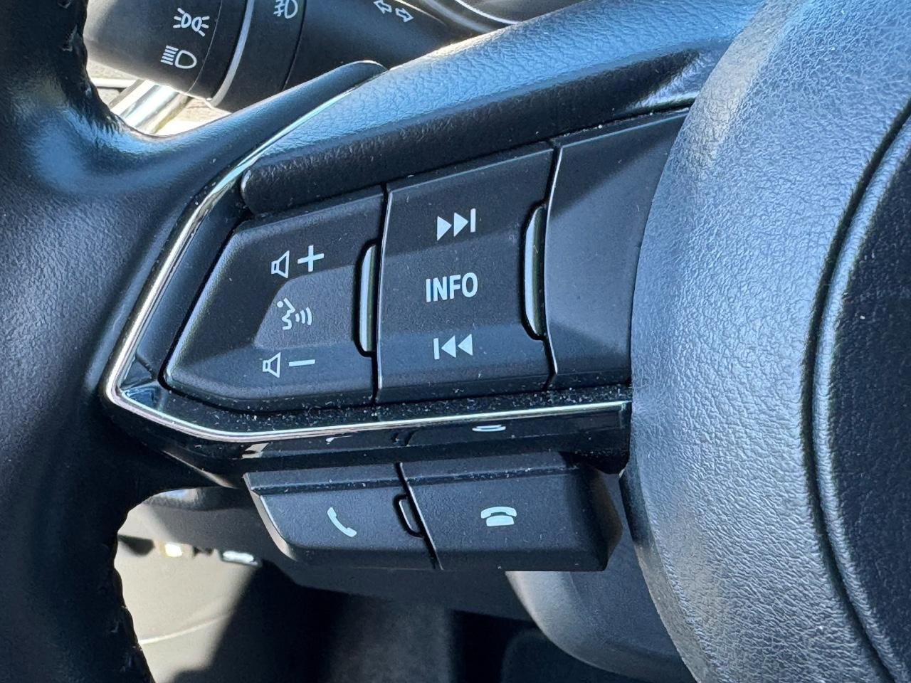 Mazda CX-5 Vehicle Full-screen Gallery Image 21