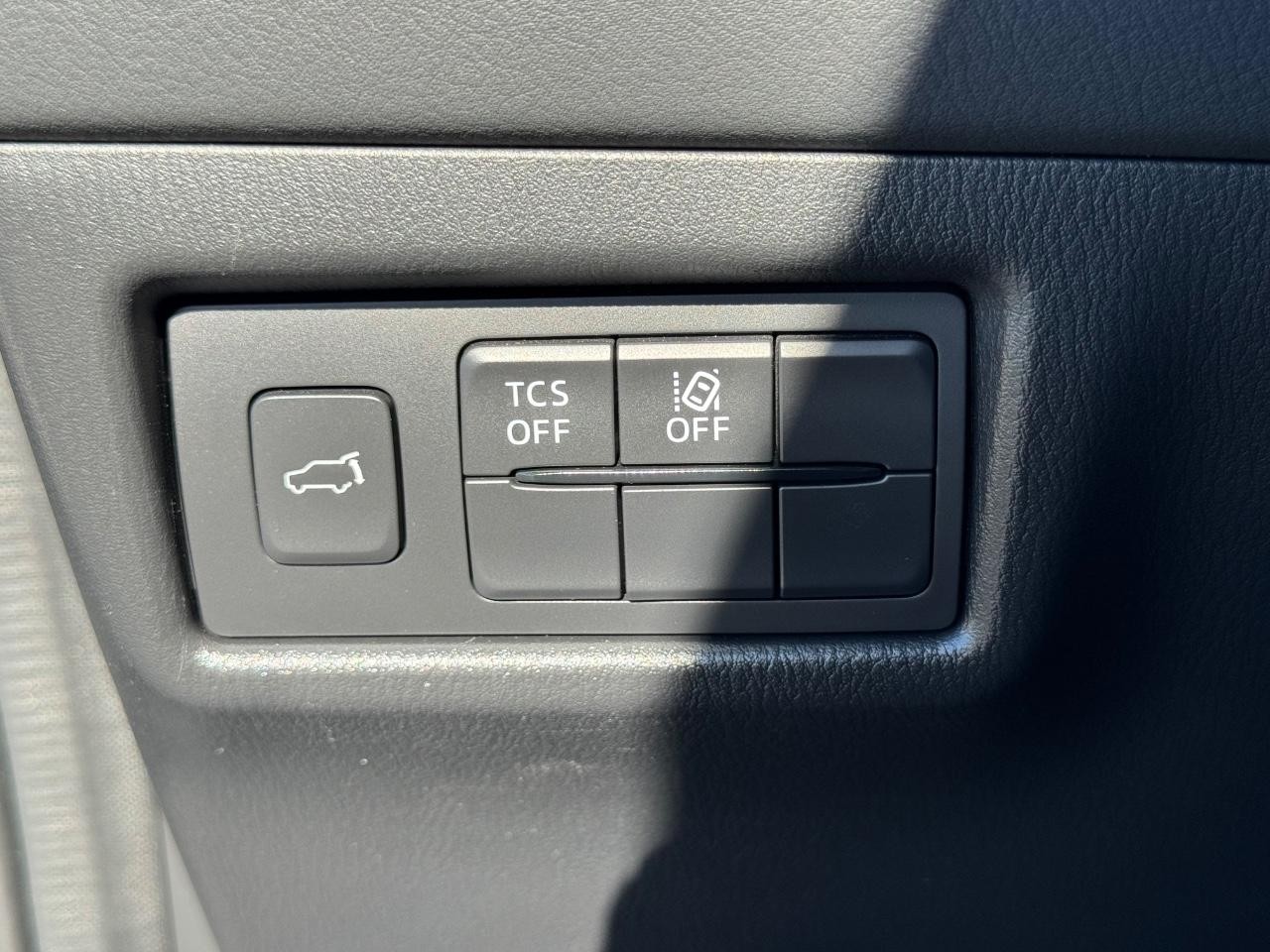 Mazda CX-5 Vehicle Full-screen Gallery Image 23