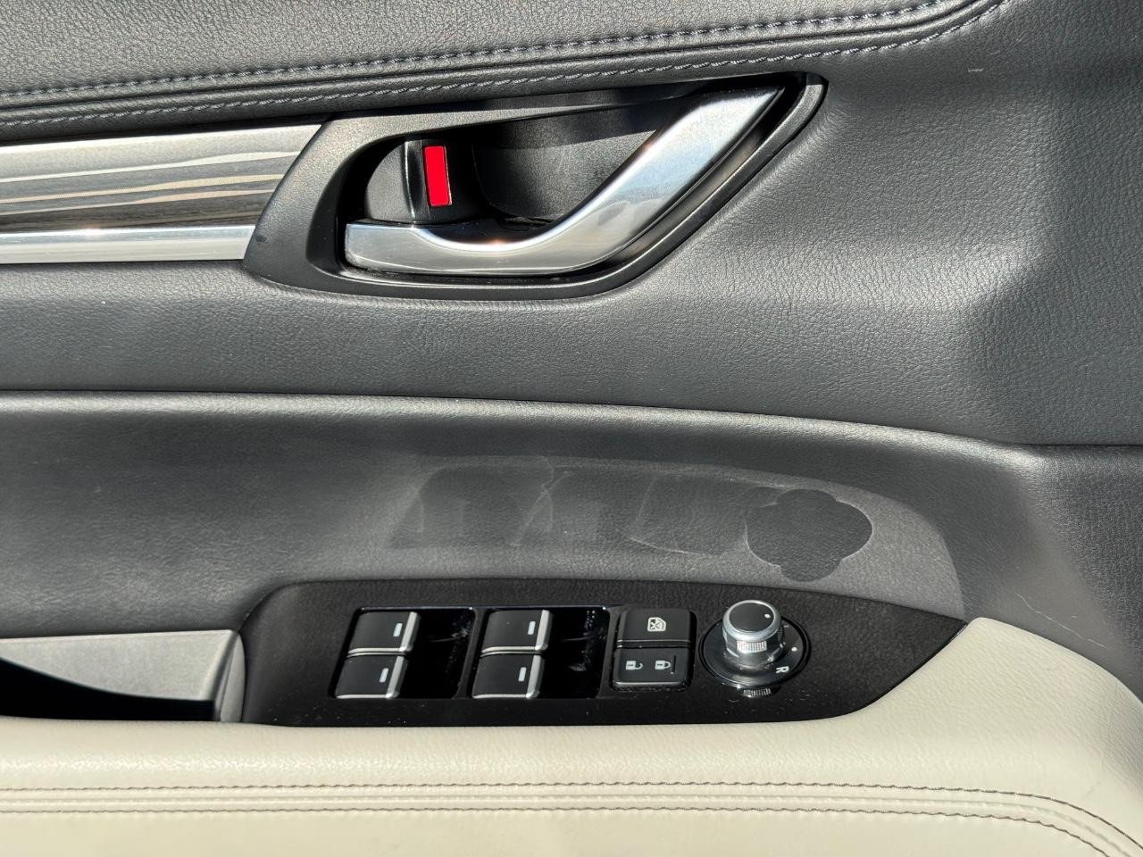 Mazda CX-5 Vehicle Full-screen Gallery Image 26