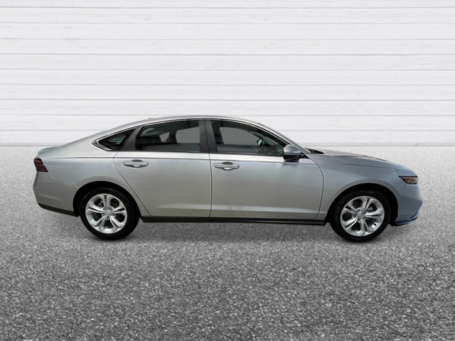 Honda Accord Sedan Vehicle Full-screen Gallery Image 07