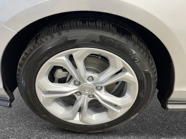 Honda Accord Sedan Vehicle Full-screen Gallery Image 10