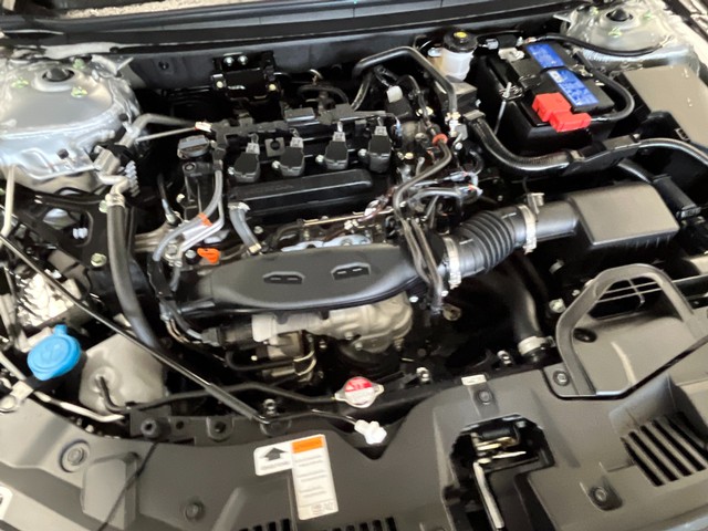 Honda Accord Sedan Vehicle Full-screen Gallery Image 11