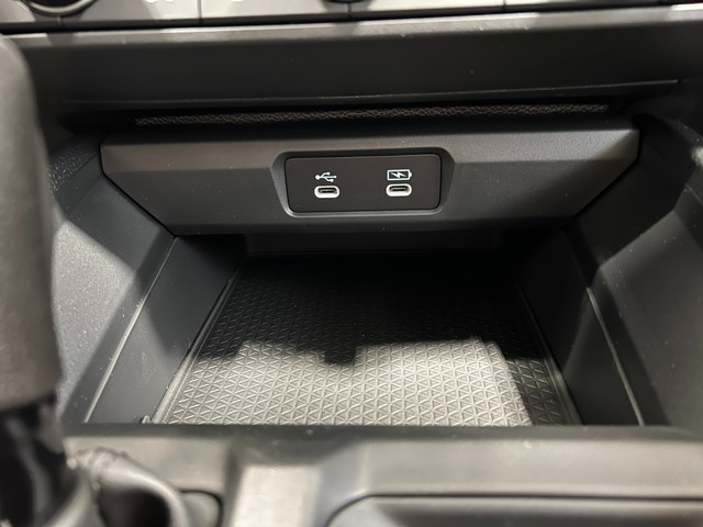 Honda Accord Sedan Vehicle Full-screen Gallery Image 19