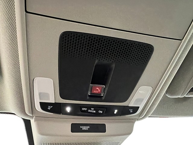 Honda Accord Sedan Vehicle Full-screen Gallery Image 25