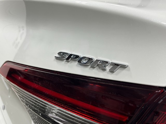 Honda Civic Sedan Hybrid Vehicle Full-screen Gallery Image 05