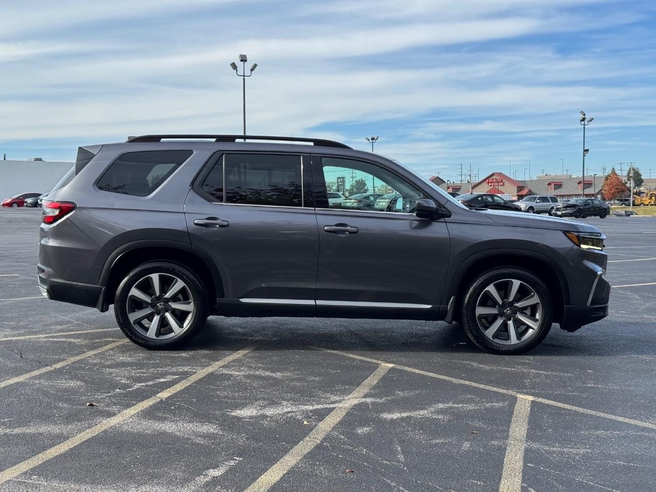 Honda Pilot Vehicle Full-screen Gallery Image 02