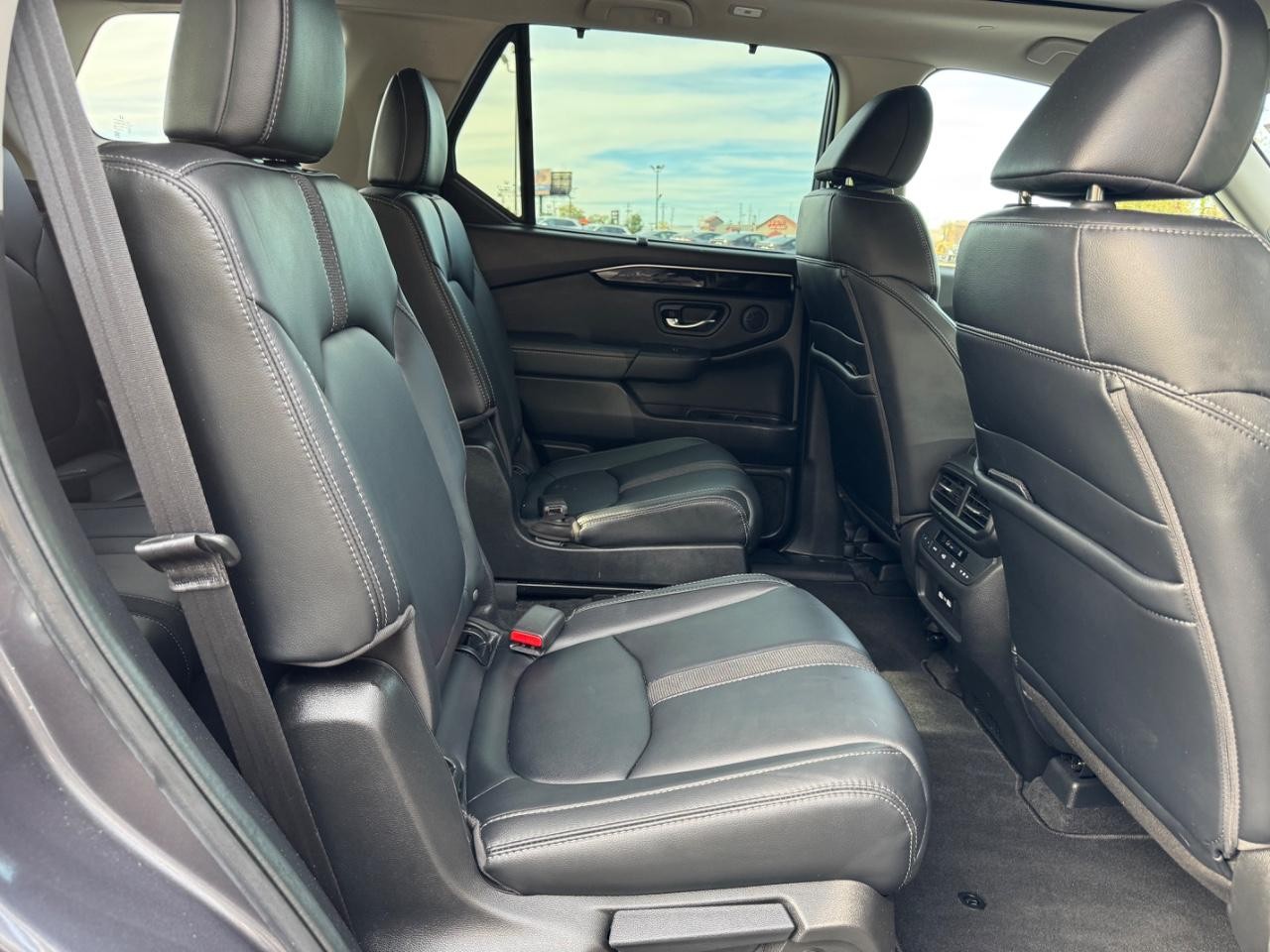 Honda Pilot Vehicle Full-screen Gallery Image 10