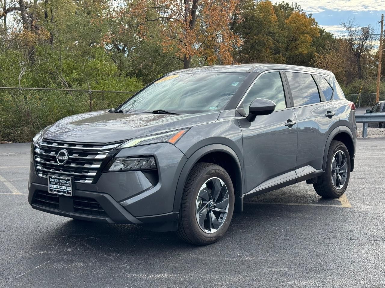 Nissan Rogue Vehicle Full-screen Gallery Image 08