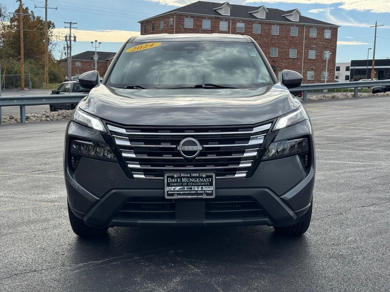 Nissan Rogue Vehicle Full-screen Gallery Image 09