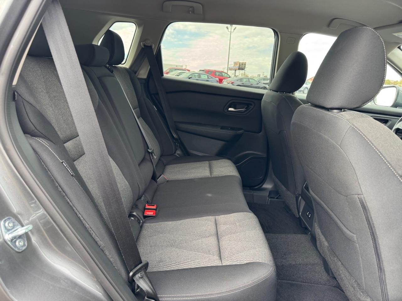 Nissan Rogue Vehicle Full-screen Gallery Image 10