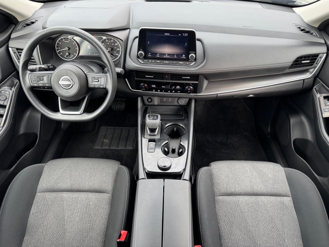 Nissan Rogue Vehicle Full-screen Gallery Image 11